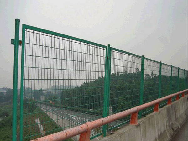 高速公路護(hù)欄網(wǎng)圖片2