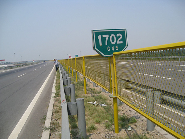 高速公路護(hù)欄網(wǎng)圖片3